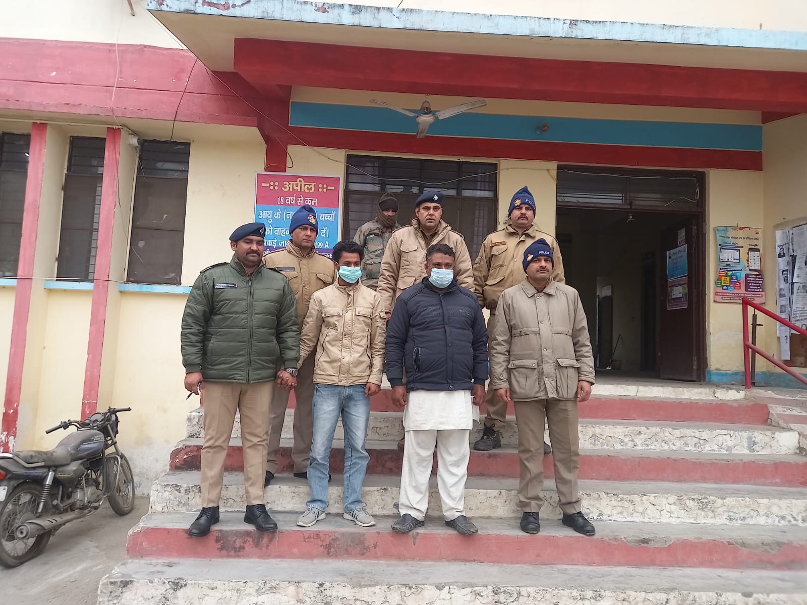 गोली मारकर हत्या करने सम्बन्धित प्रकरण का हरिद्वार पुलिस ने 05 दिनों के भीतर किया सफल अनावरण पुरानी रंजिश के चलते अंजाम दी गई वारदात में शामिल 10,000/-रुपए के इनामी को पिता सहित दबोचा