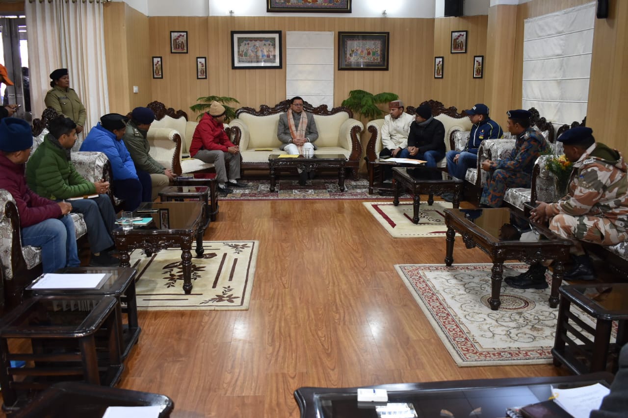 सीएम ने कहा कि नागरिकों की सुरक्षा हमारी सबसे बडी जिम्मेदारी है। उन्होंने लोगों की सुरक्षा के दृष्टिगत सभी इंतेजाम सुनिश्चित करने के निर्देश दिए