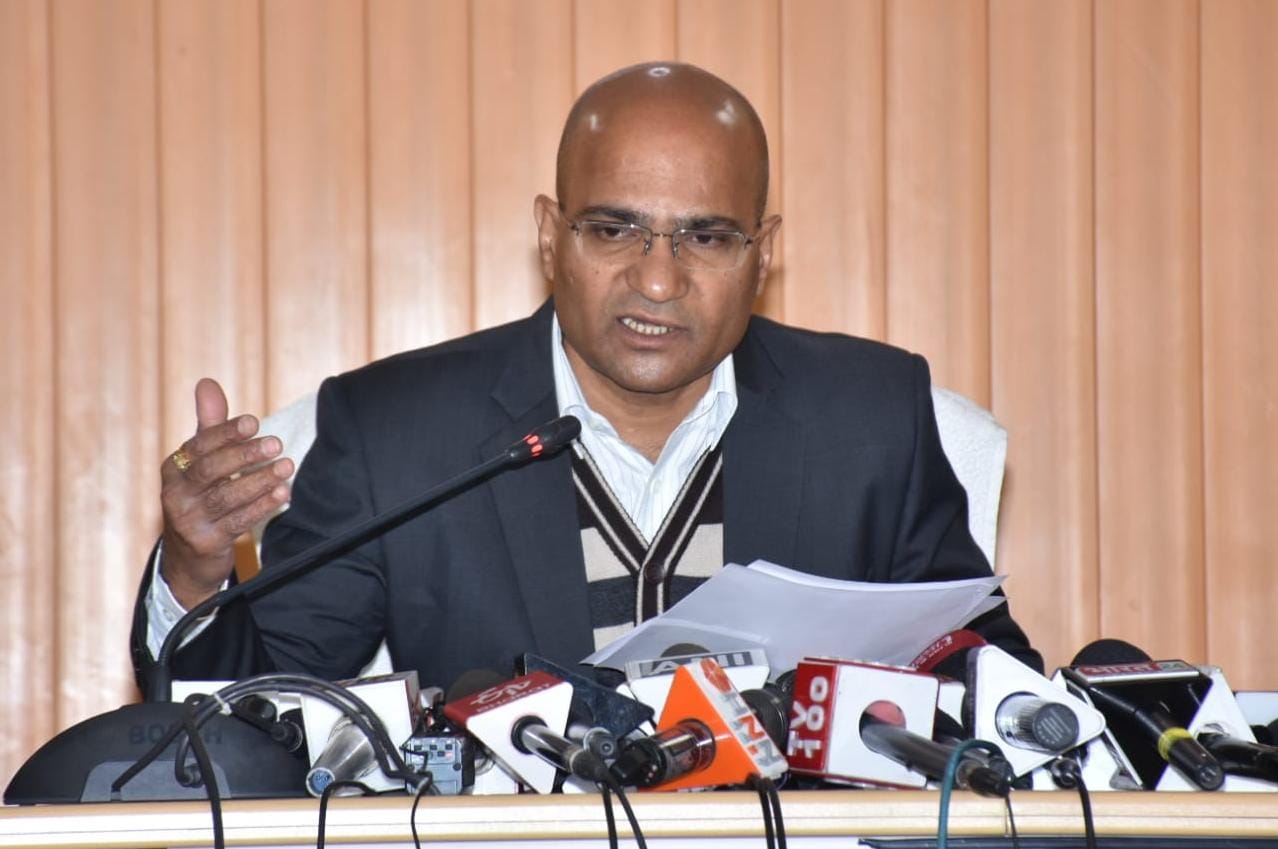 जोशीमठ में पानी का डिस्चार्ज घटकर 100 एल.पी.एम हुआ..मुख्य सचिव ने जोशीमठ में तैनात तकनीकी संस्थानों के निदेशकों व वैज्ञानिकों को तत्काल अध्ययन कर समयबद्ध रिपोर्ट देने का आग्रह किया