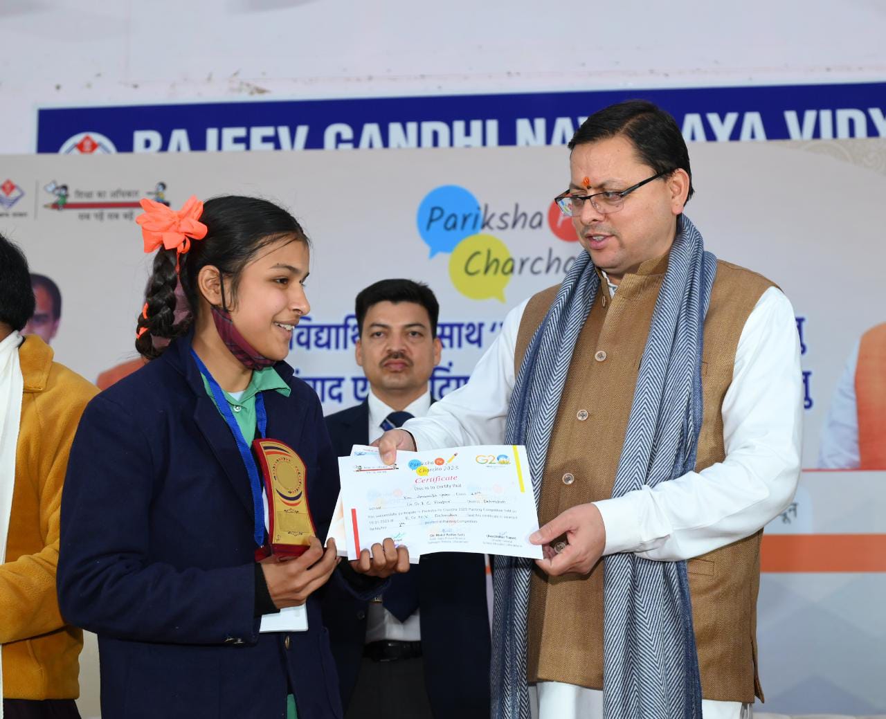 मुख्यमंत्री ने परीक्षा पर चर्चा कार्यक्रम में छात्रों से किया संवाद.. बोले मुख्यमंत्री धामी सफलता के लिए संयम, नियम और अनुशासित जीवन जरूरी