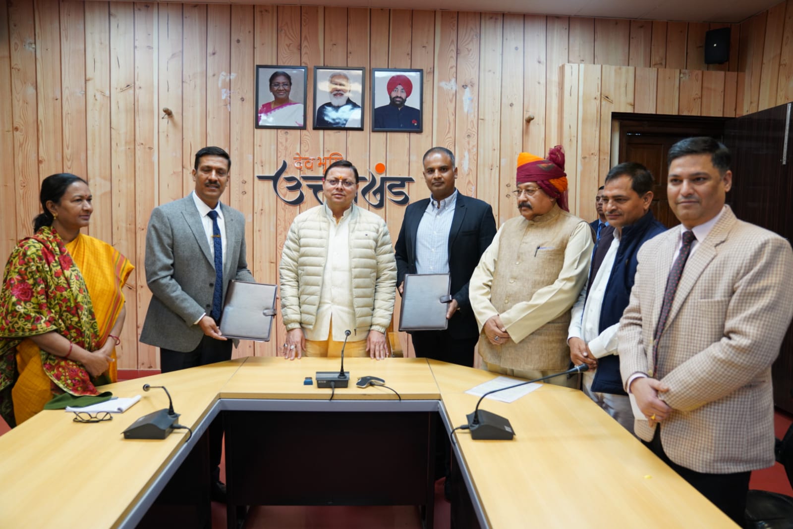 यमुनोत्री रोपवे प्रोजेक्ट के लिए पर्यटन विभाग ने किया अनुबंध मुख्यमंत्री पुष्कर सिंह धामी एवं पर्यटन मंत्री सतपाल महाराज की उपस्थिति में किया गया अनुबंध