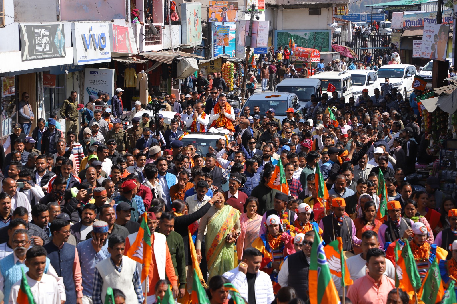 प्रदेश में नकल विरोधी कानून लागू होने पर चम्पावत में मुख्यमंत्री का किया गया अभिनन्दन।