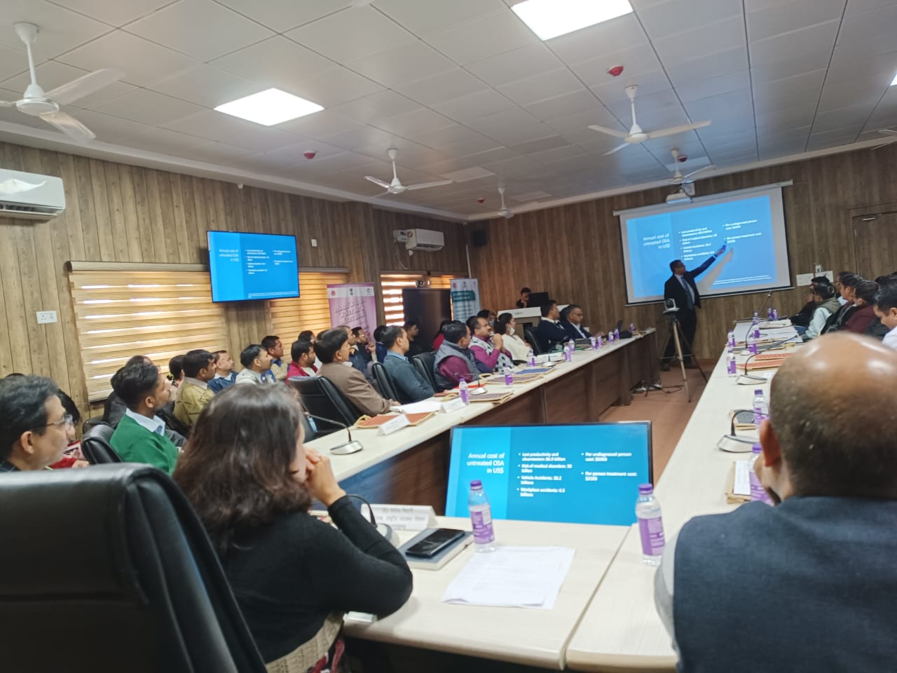 शनिवार को राष्ट्रीय स्वास्थ्य मिशन सभागार में मानसिक स्वास्थ्य कार्यक्रम के अंतर्गत गेटकीपर्स ट्रेनिंग फॉर स्ट्रेस मैनेजमेंट एंड स्लीप डिसऑर्डर कार्यक्रम का आयोजन किया गया। कार्यक्रम में तनाव व नींद विकारों को कम करने हेतु प्रशिक्षण सत्र आयोजित किया गया।