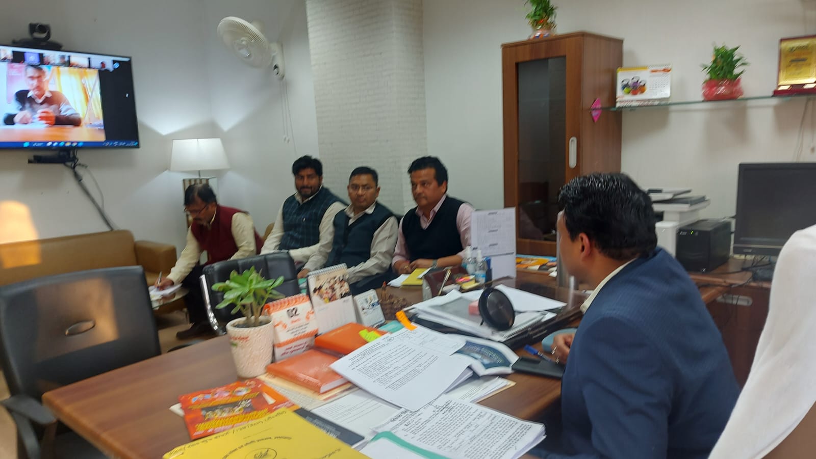 उत्तराखंड के खाद्य सुरक्षा आयुक्त डॉक्टर राजेश कुमार ने ली अफसरों की महत्वपूर्ण बैठक होली के मद्देनजर .. लगातार विशेष अभियान चलाने के दिए निर्देश .. मिलावटखोरों की खैर नहीं …