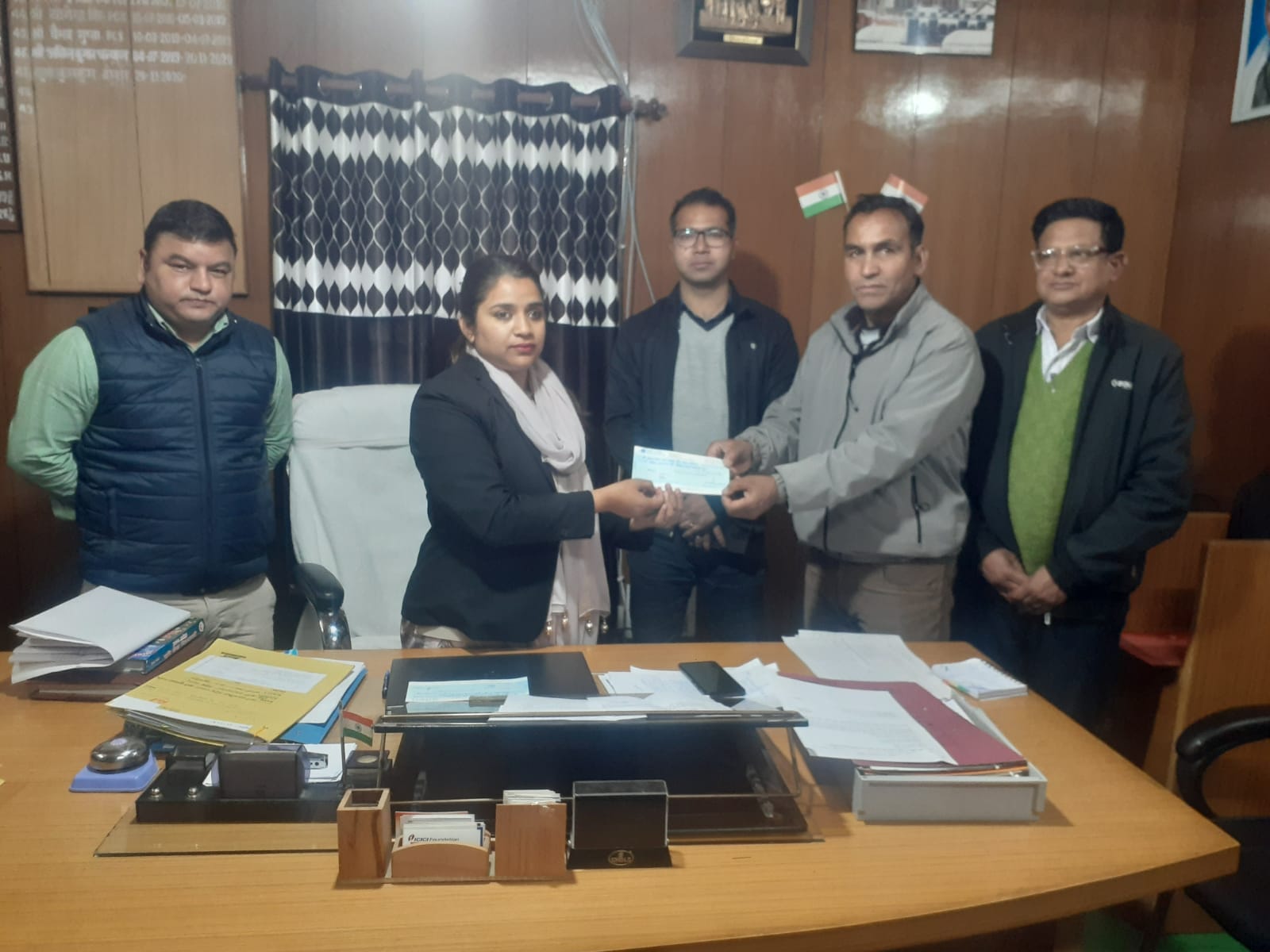 मुख्यमंत्री पुष्कर सिंह धामी के निर्देश पर जोशीमठ नगर क्षेत्र में भूधसांव के कारण प्रभावित भवन स्वामियों को पुनर्वास नीति के अनुसार मुआवजा धनराशि का वितरण शुरू हो गया है। पुर्नवास पैकेज वितरण के तहत पहले दिन 3 प्रभावितों को 63.20 लाख की धनराशि का वितरण किया गया है।