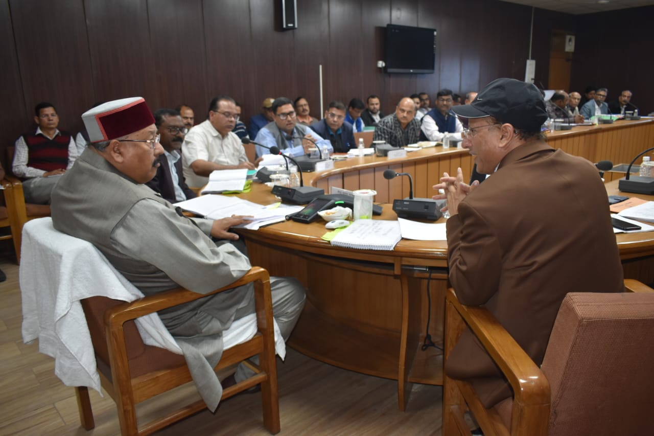 क्षतिग्रस्त चलने योग्य नहरों की मरम्मत तत्काल की जाये: महाराज समीक्षा बैठक में जमरानी, साँग बाँध परियोजना में पुनर्वास व मुआवजे आदि पर कार्यवाही सुनिश्चित करने के निर्देश