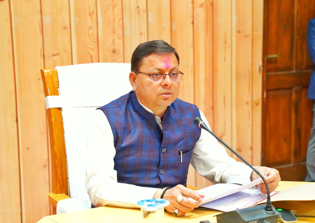 जिलाधिकारी विकास कार्यों की माह में दो बार समीक्षा अवश्य करें। विधायकगणों के माध्यम से विकास कार्यों के लिए जो भी प्रस्ताव जिलाधिकारियों को प्राप्त होते हैं, उन्हें शासन में भेजने के बाद भी उस पर कार्य प्रगति की शासन से जिलाधिकारी अपडेट भी लेते रहें: मुख्यमंत्री धामी