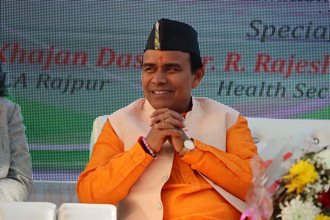 हॉट मिक्स से बनेंगी खिर्सू और थलीसैंण की सड़केंः डॉ. धन सिंह रावत शासन ने तीन सड़कों के डामरीकरण को जारी किये 20 करोड