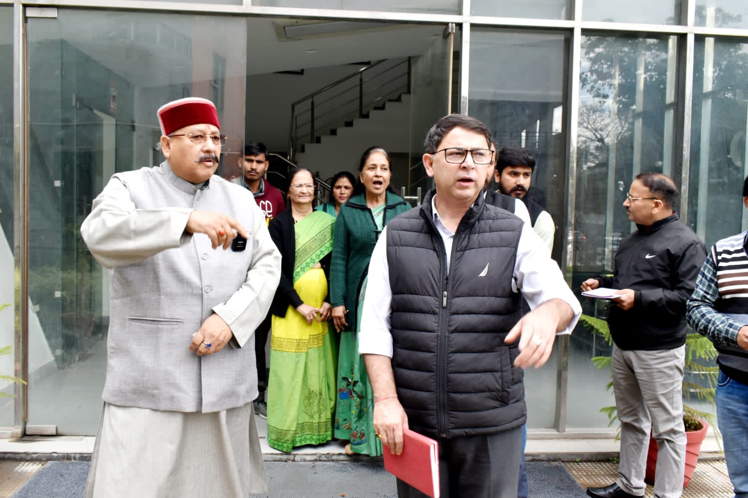 संस्कृति मंत्री महाराज ने किया उत्तरा समकालीन आर्ट गैलरी का औचक निरिक्षण वॉल पेंटिंग, चित्रों व मॉडलों की साफ-सफाई ना होने पर किया आक्रोश जाहिर