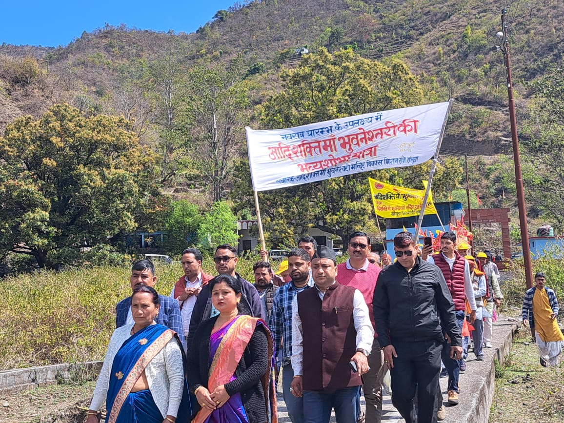 कल्जीखाल प्रमुख बीना राणा ने मां भुवनेश्वरी मन्दिर सांगुड़ा बिलखेत में दीवार बन्दी फेेसिंग एवं सड़क कार्य का किया लोकार्पण