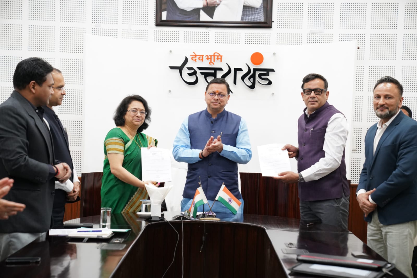 मुख्यमंत्री पुष्कर सिंह धामी ने कहा कि चारधाम यात्रा में हेल्थ ए.टी.एम. की सुविधा होने से श्रद्धालुओं को काफी सुविधा होगी। चारधाम यात्रा मार्ग पर चिकित्सा सुविधाओं के सुदृढीकरण के लिए यह एक अच्छा कदम होगा..