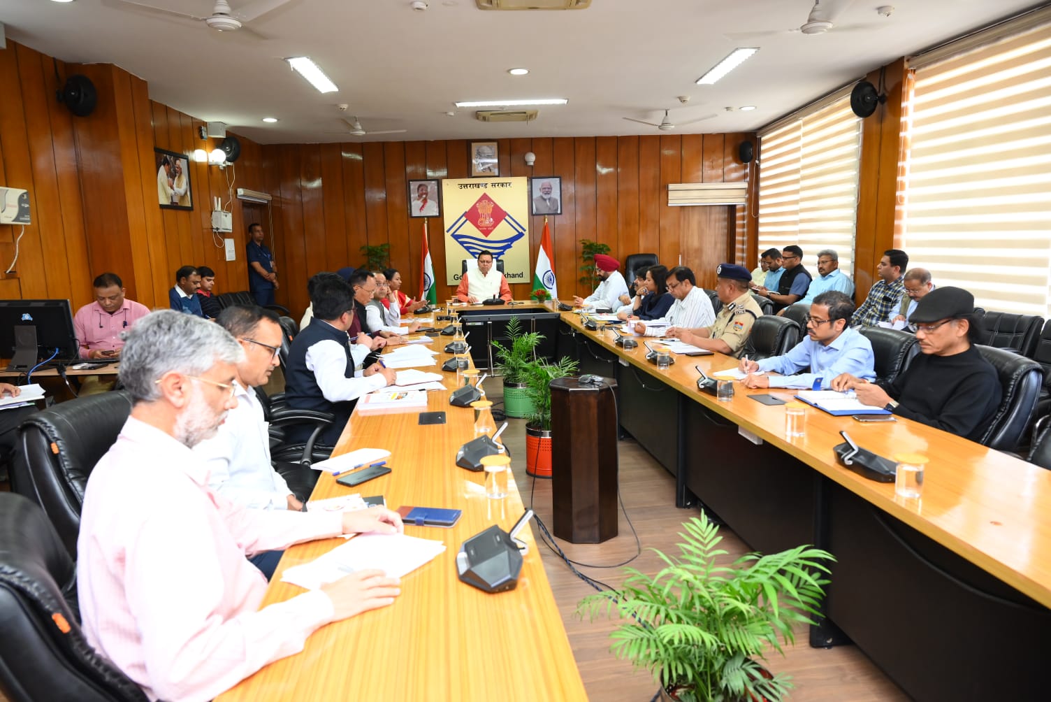 आगामी चार धाम यात्रा के लिए स्थानीय लोगों के पंजीकरण की अनिवार्यता को खत्म किया जाए। देवभूमि उत्तराखण्ड आने वाले सभी श्रद्धालुओं को उत्तराखण्ड की चारधाम यात्रा में दर्शन करवाये जायेंगे: मुख्यमंत्री पुष्कर सिंह धामी