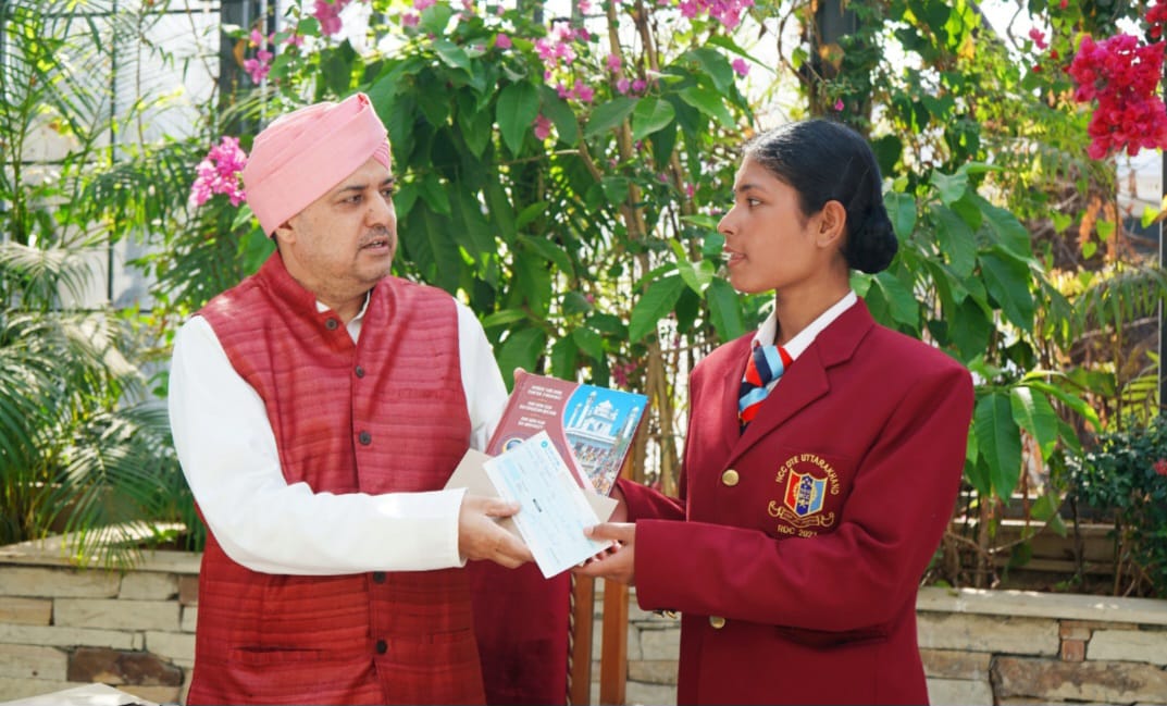 गणतंत्र दिवस परेड में उत्तराखण्ड का प्रतिनिधित्व करने वालेएसजीआरआर विश्वविद्यालय के एनसीसी कैडेट्स श्री दरबार साहिब में सम्मानित