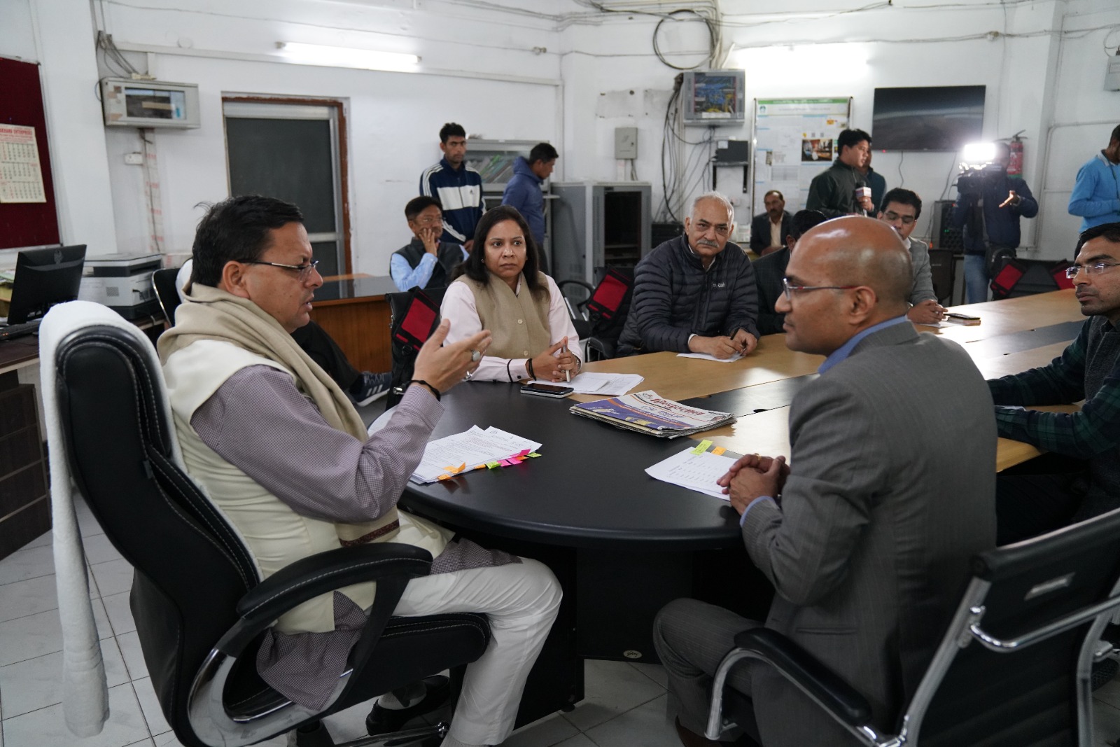 मुख्यमंत्री ने सचिवालय स्थित आपदा प्रबंधन केंद्र में लिया वर्षा से उत्पन्न स्थिति का जायजा..प्रदेश में हो रही लगातार बारिश के दृष्टिगत अधिकारियों को दिये सतर्क रहने के निर्देश..