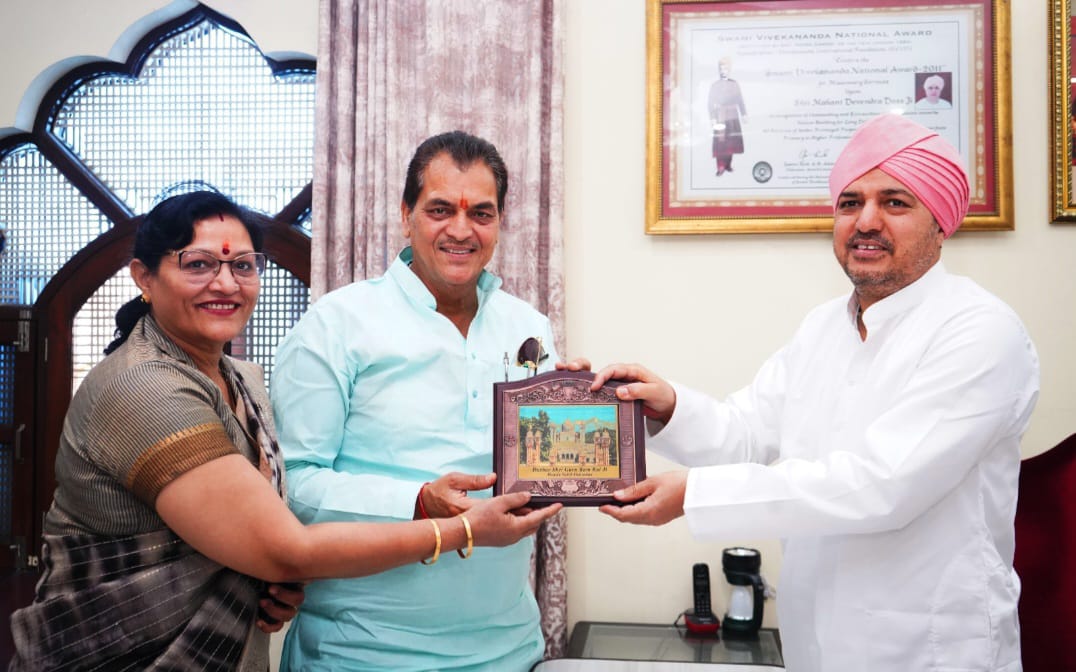 वित्त मंत्री व राज्यसभा सांसद ने श्रीमहंत देवेन्द्र दास जी महाराज जी से की शिष्टाचार भेंट..श्री महंत इन्दिरेश अस्पताल सहित एसजीआरआर संस्थानों के द्वारा किए जा रहे कार्यों की भूरी भूरी की प्रशंसा..
