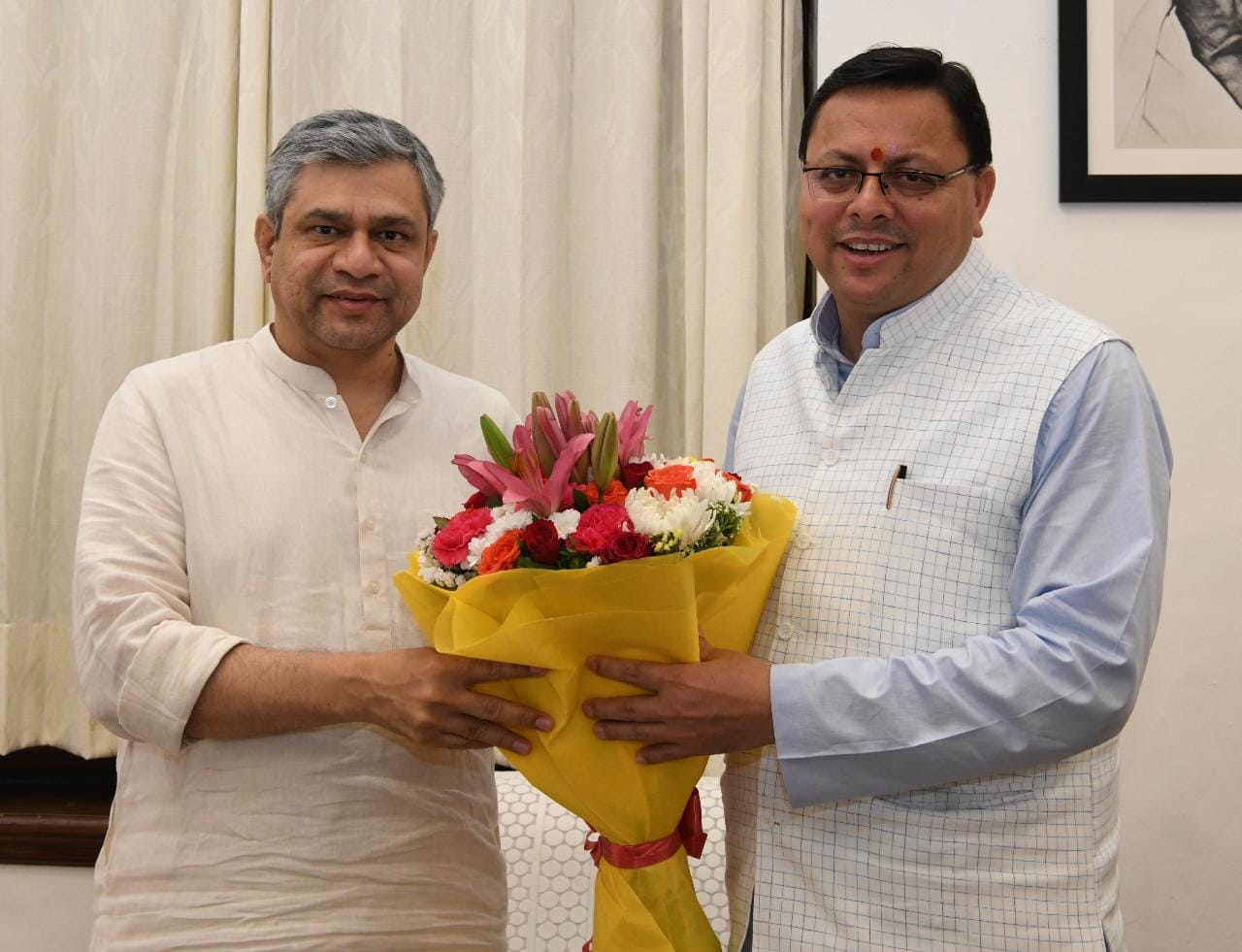 मुख्यमंत्री धामी ने केंद्रीय रेल मंत्री अश्विनी वैष्णव से टनकपुर-देहरादून के मध्य एक जनशताब्दी रेल सेवा और दिल्ली- रामनगर के मध्य शताब्दी एक्सप्रेस रेल सेवा संचालित किए जाने के अनुरोध किया