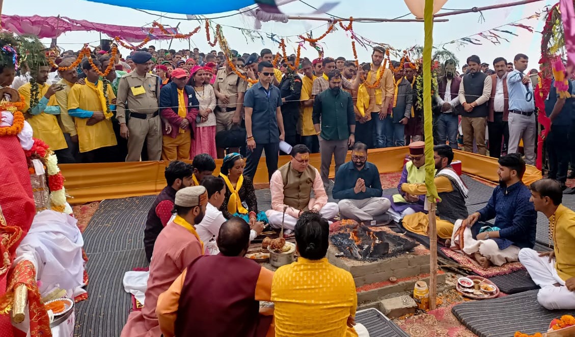 मुख्यमंत्री पुष्कर सिंह धामी ने नागथात (बिरौड़) जौनपुर टिहरी गढ़वाल पहुंचकर नागदेवता मंदिर में मूर्ति प्राण प्रतिष्ठा कार्यक्रम में पूजा अर्चना कर प्रदेश एवं प्रदेशवासियों की खुशहाली एवं सुख समृद्धि की कामना की।