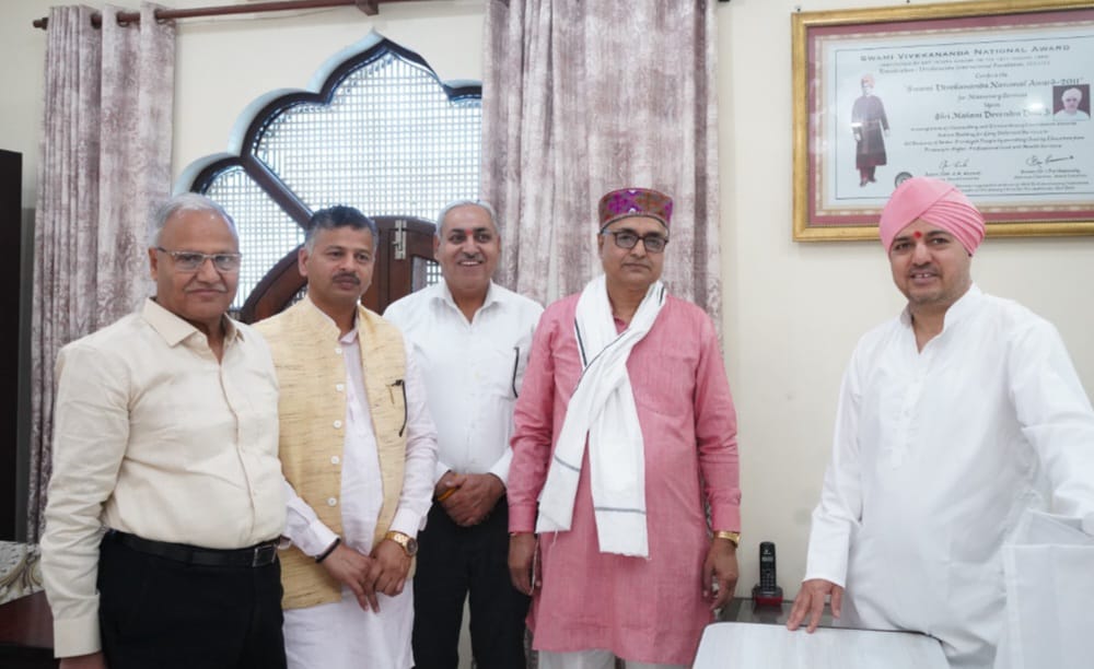 आरएसएस के वरिष्ठ पदाधिकारियों ने श्री दरबार साहिब में टेका मत्था नवनियुक्त प्रांत प्रचारक डाॅ शैलेन्द्र सहित आरएसएस पदाधिकारियों ने श्रीमहंत देवेन्द्र दास जी महाराज जी से लिया आशीर्वाद