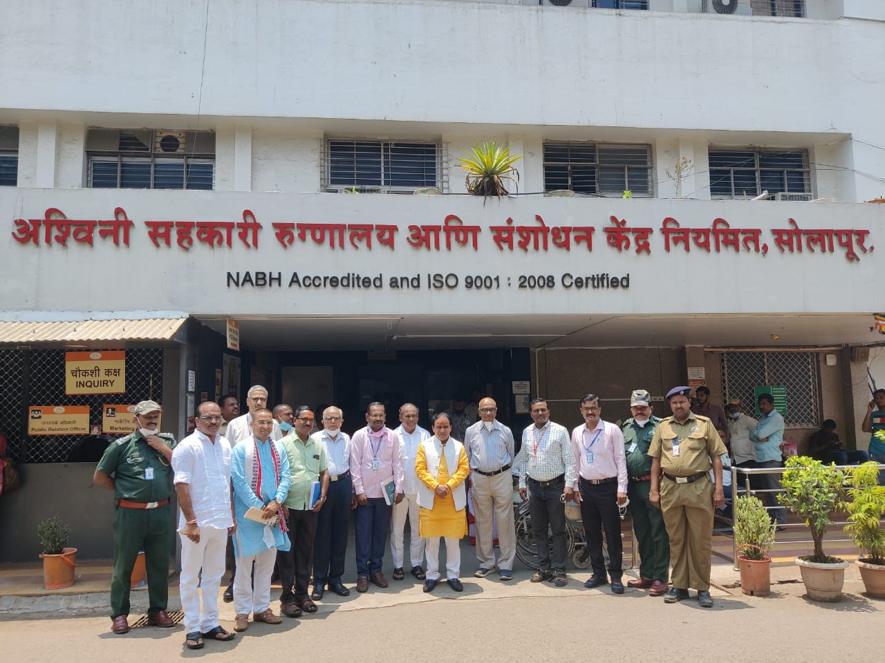 स्वास्थ्य मंत्री ने किया महाराष्ट्र के सहकारी बैंक व अस्पताल का भ्रमण सोलापुर में 105 वर्ष पुराने जिला सहकारी बैंक की बारीकियों को जाना