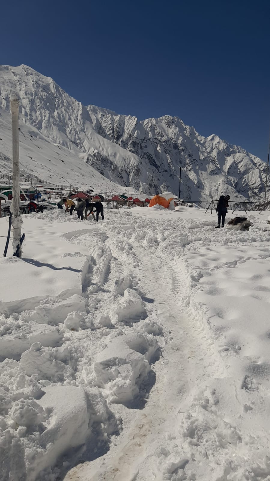 बाबा केदार की उत्सव डोली धाम को रवाना.. तैयारियों एवं व्यवस्थाओं का जिलाधिकारी मयूर दीक्षित लगातार कर रहें हैं समीक्षा.. मौसम कर रहा है परेशान.. उसके बाद भी कठिन परिस्थिति में कार्य जारी