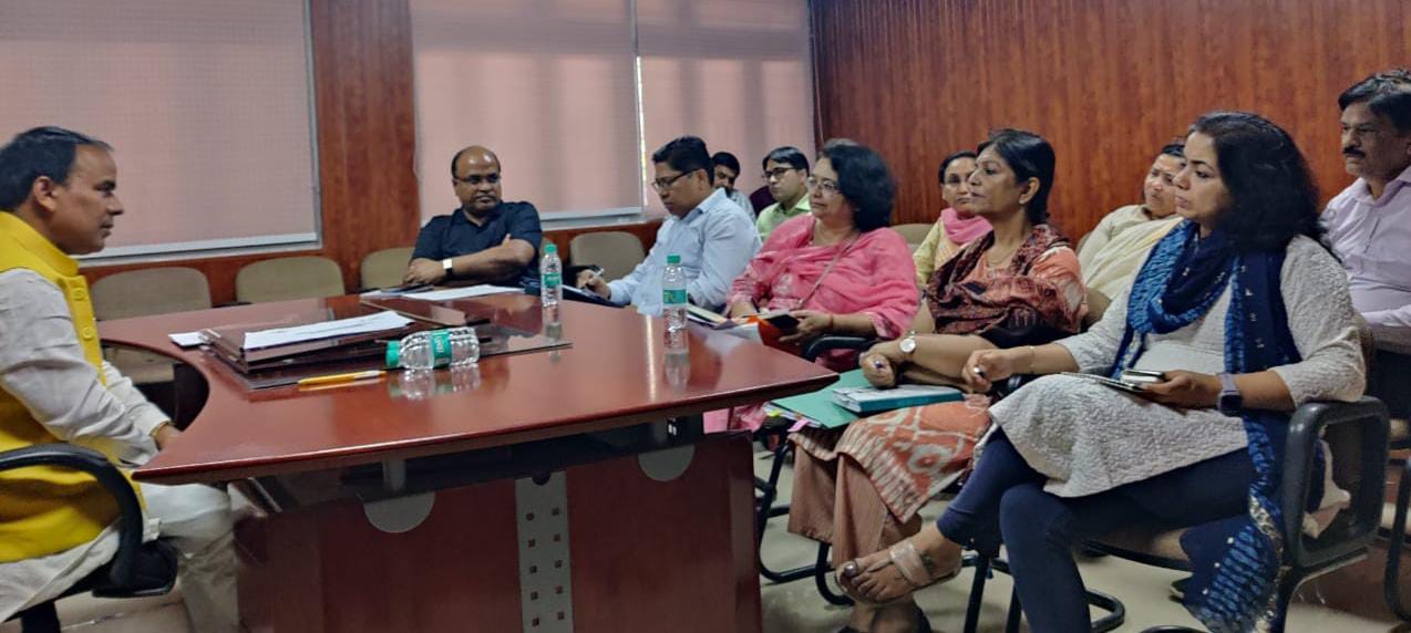 यात्रा मार्गों पर तैनात रहेंगी 200 एम्बुलेंसः डा. धन सिंह रावत विभागीय अधिकारियों को दिये कोविड जांच बढ़ाने के निर्देश कहा, प्रदेश में नियंत्रण में है कोरोना, लेकिन बरतें सतर्कता