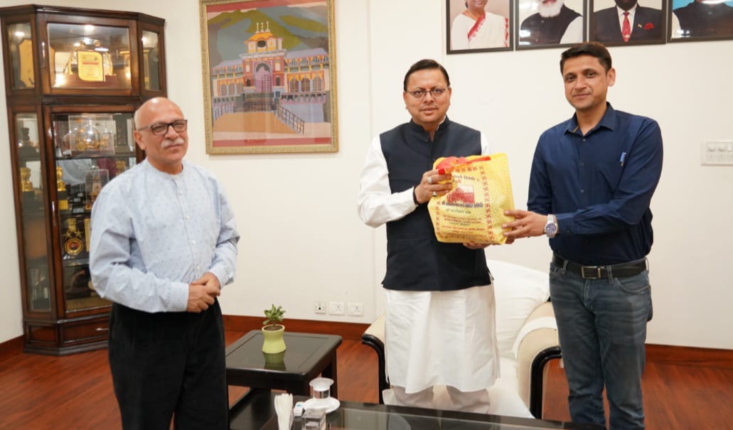 मुख्यमंत्री पुष्कर सिंह धामी से शनिवार को मुख्यमंत्री आवास में प्रधानमंत्री कार्यालय में उपसचिव मंगेश घिल्डियाल तथा विशेष कार्याधिकारी श्री केदारनाथ बद्रीनाथ रिडेवलपमेंट वर्क्स भाष्कर खुल्बे ने भेंट की।