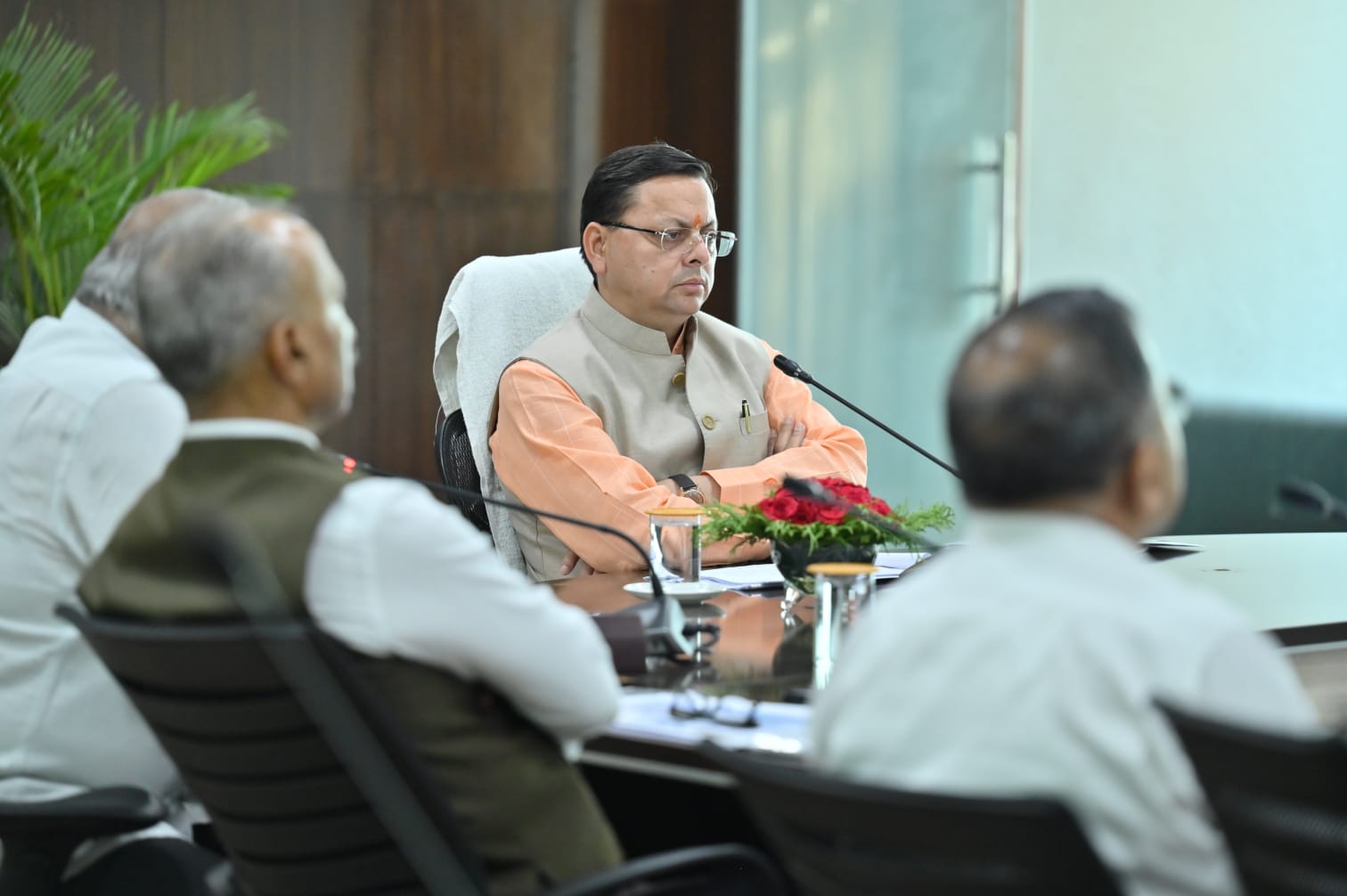 मुख्यमंत्री ने सेवा के अधिकार की सेवाओं के निस्तारण में भी सरलीकरण, समाधान एवं निस्तारण के भाव को आत्मसात कर समस्याओं के त्वरित समाधान पर ध्यान देने को कहा