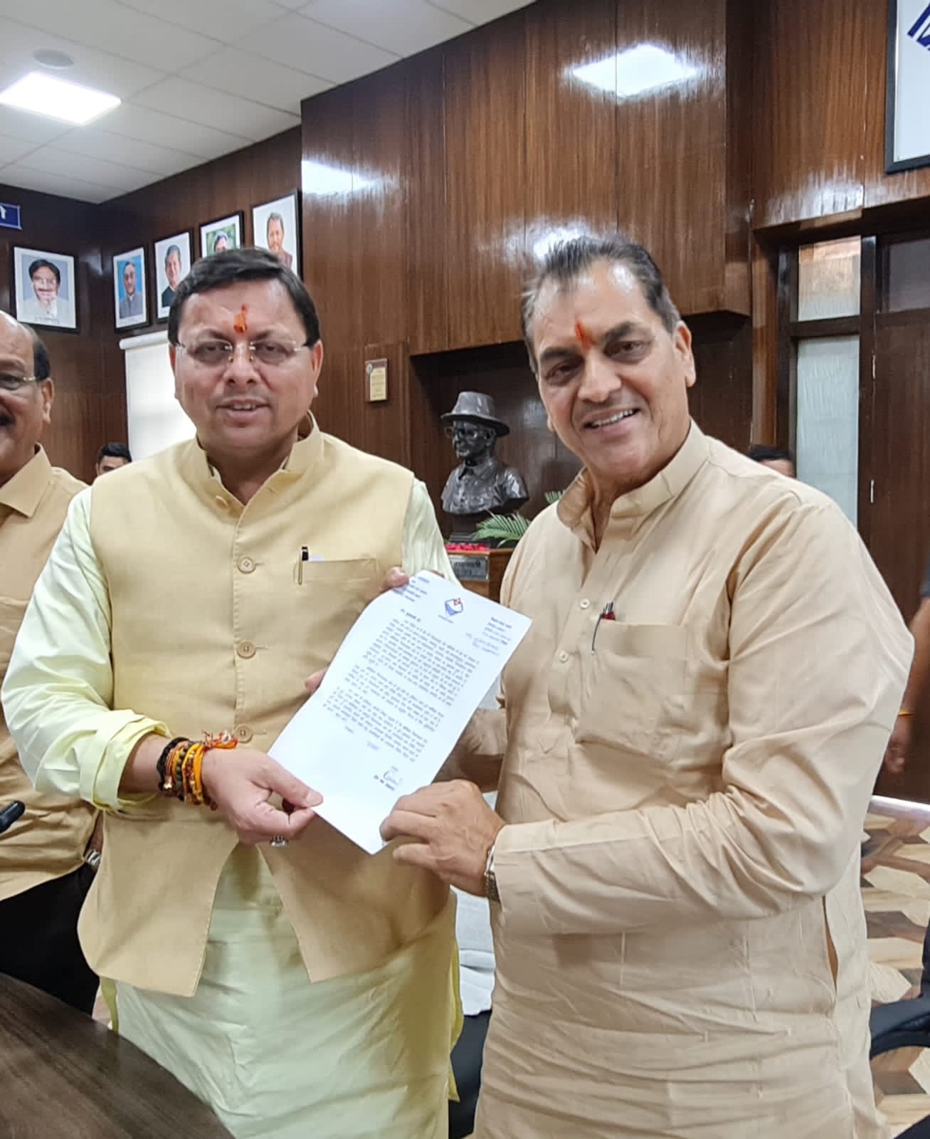 मुख्यमंत्री धामी को विधानसभा क्षेत्र ऋषिकेश की स्थिति से अवगत कराया। इस साल सामान्य से अधिक वर्षा होने के कारण रायवाला, श्यामपुर, खदरी, पांडेय प्लाट (ठाकुरपुर), गुमानीवाला सहित अनेकों ग्रामीण क्षेत्र एवं चन्देश्वरनगर, गंगानगर, मंसा देवी, शिवाजीनगर सहित अनेकों शहरी क्षेत्रों में जल भराव से व्यापक जनधन का नुकसान हुआ है