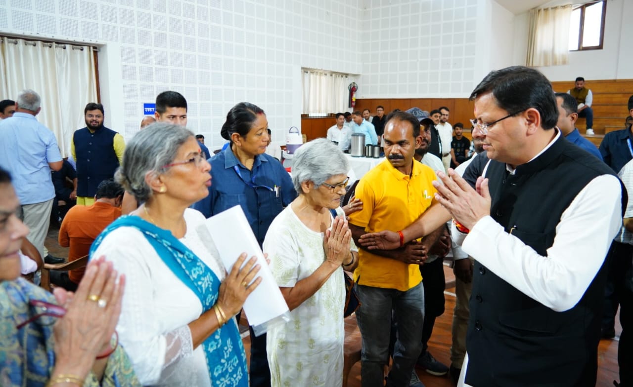 मुख्यमंत्री पुष्कर सिंह धामी ने कहा कि जन समस्याओं का समाधान तेजी से हो इसके लिए जिलाधिकारियों को प्रत्येक कार्य दिवस में दो घंटे जन समस्याओं को सुनने के निर्देश दिये गये हैं।