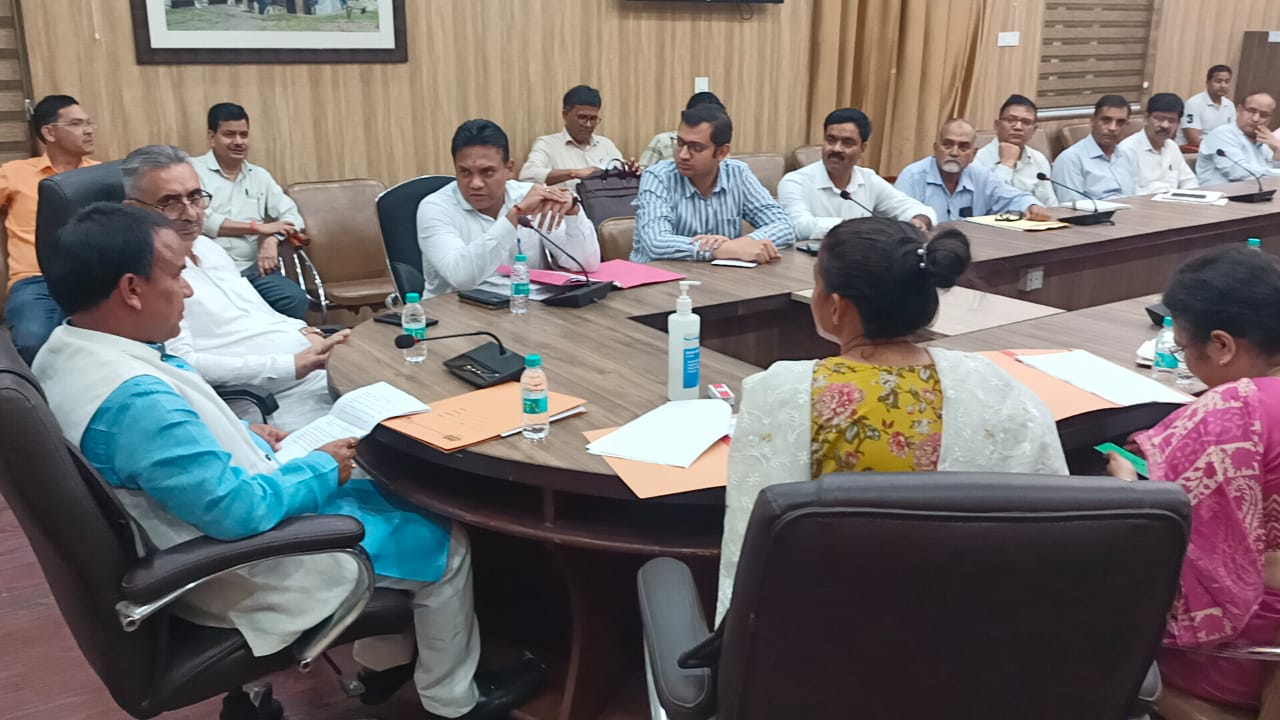 स्वास्थ्य मंत्री ने कहा, जल्द राहत न मिली तो जिम्मेदार अधिकारियों पर होगी कार्रवाई (डेंगू के बढ़ते मामले पर)