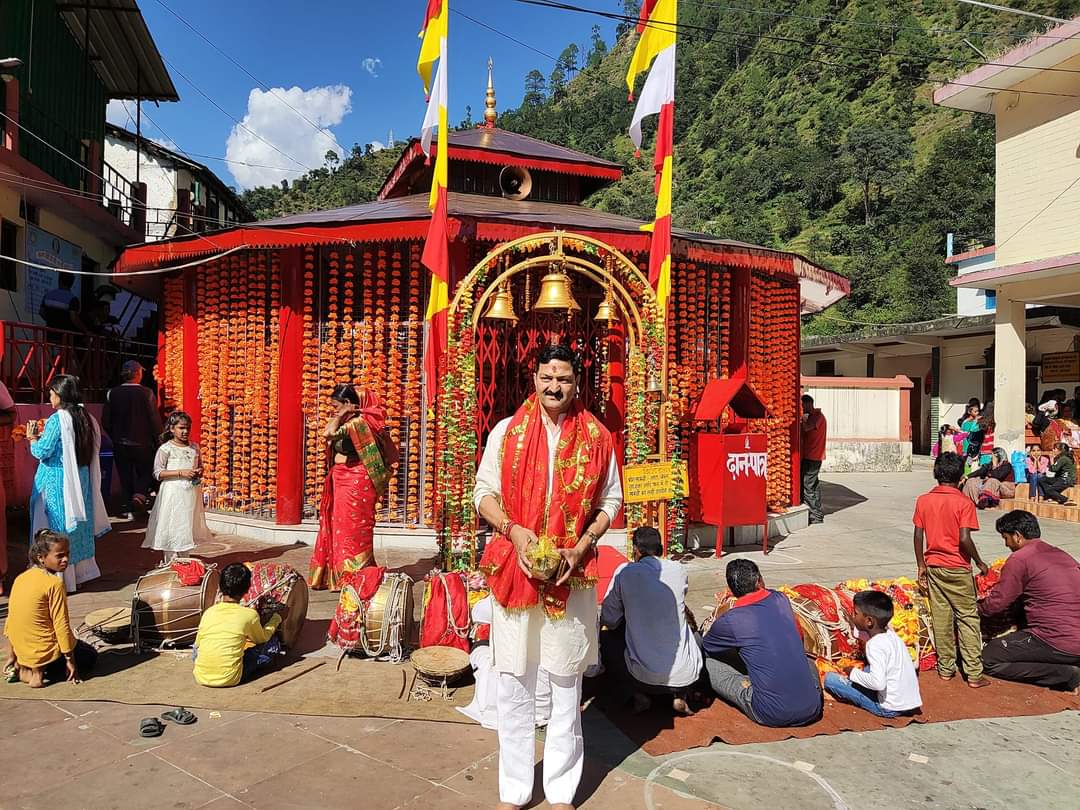 अजेंद्र ने मंदिर समिति में बदलावों और सुधारों के लिए मुहिम जारी रखी हुयी है। मगर उनके प्रयासों की हवा निकालने के लिए मंदिर समिति के बाहर व भीतर के कुछ लोग लगातार अभियान छेड़े हुए हैं…