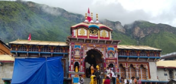 सिंह द्वार के ट्रीटमेंट कार्य के अंतर्गत पहले चरण में सिंह द्वार के दायीं ओर ट्रीटमेंट कार्य किया जा चुका है। अब बायीं ओर की दरारों पर ट्रीटमेंट प्रस्तावित है। इस तरह स्पष्ट है कि सिंह द्वार पर दरारें बहुत पहले से हैं, जिसका ट्रीटमेंट कार्य किया जा रहा है