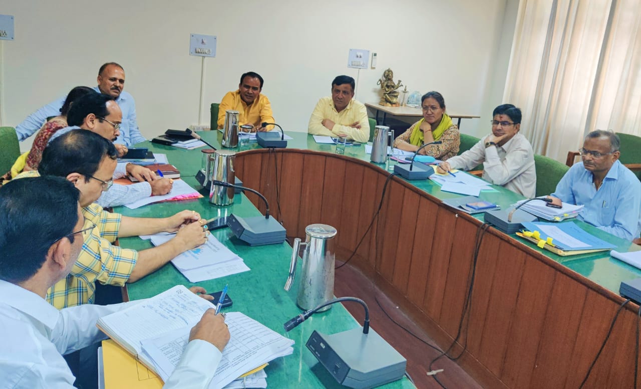 शिक्षा मंत्री डॉ. धन सिंह रावत ने कहा, शीघ्र तैयार करें डीपीआर
