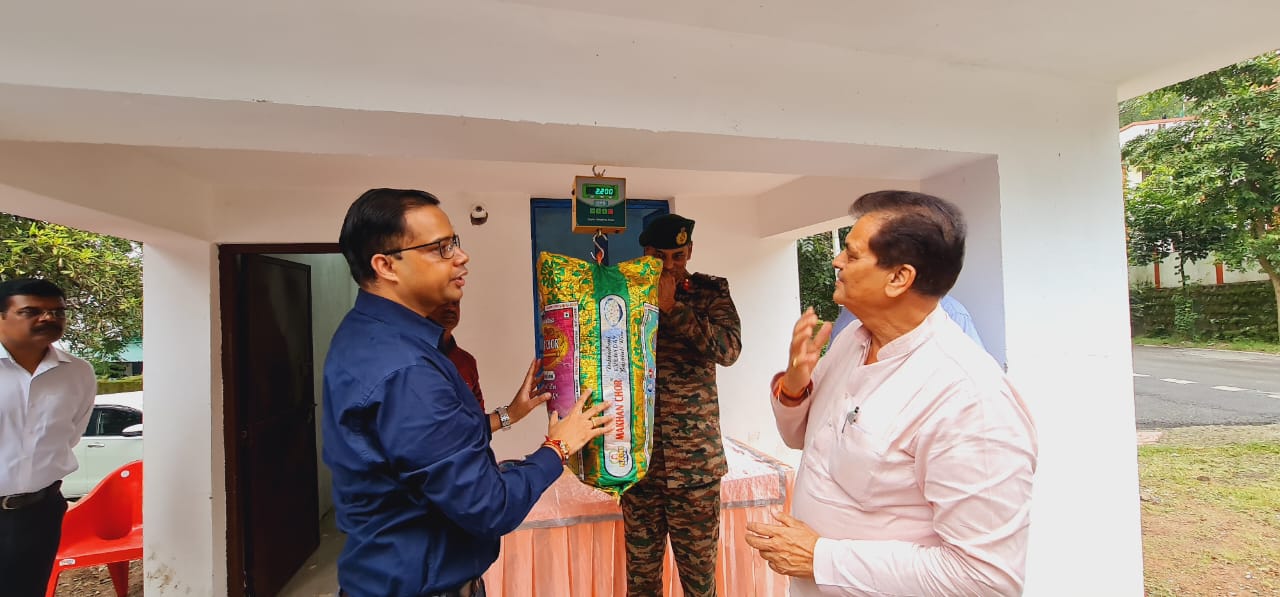 रविवार को कैंट रोड स्थित पॉलीथिन कचरा बैंक का उद्घाटन कर डॉ अग्रवाल ने बताया कि छावनी परिषद देहरादून ने प्लास्टिक कचरे के निस्तारण के लिए गढ़ी व प्रेमनगर में पालीथिन कचरा बैंक की स्थापना की है, जो कि सराहनीय है