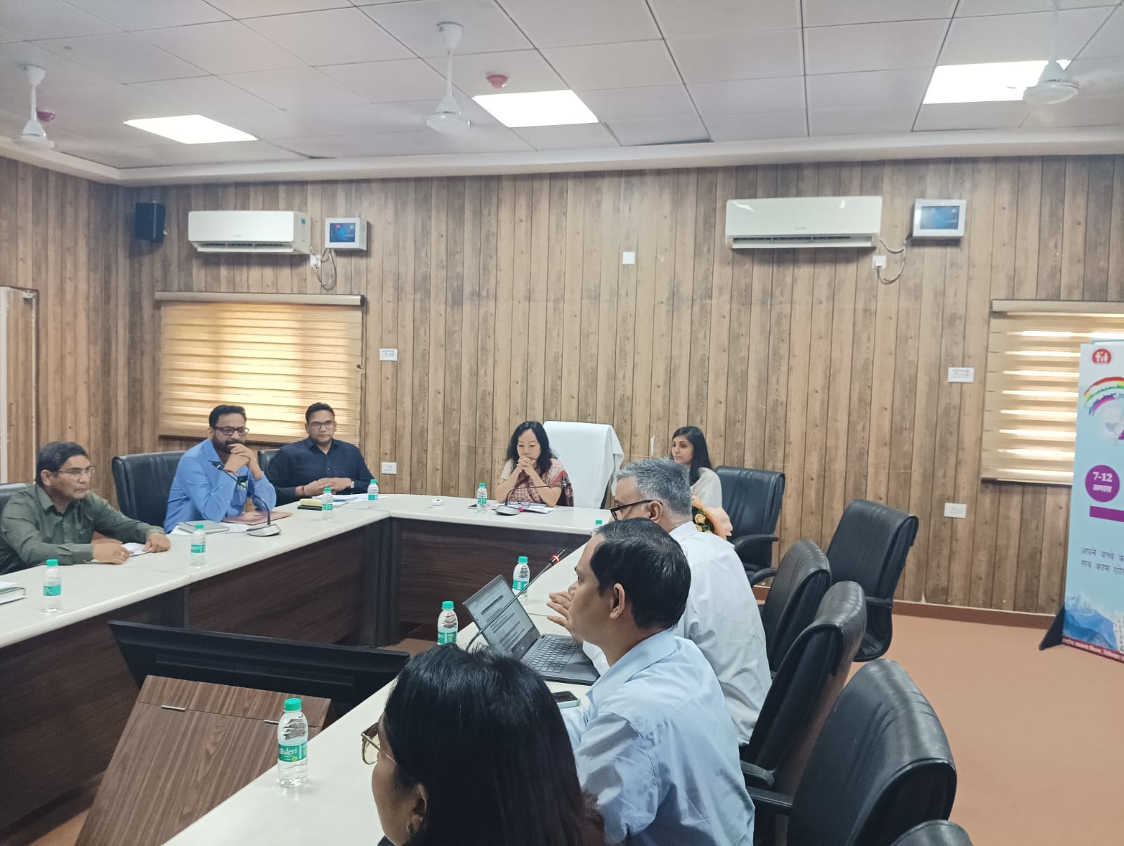 भारत सरकार में अपर सचिव, स्वास्थ्य एवं परिवार कल्याण मंत्रालय सुश्री हेकाली झिमोमी Ms. Hekali Jhimomi अपने एक दिवसीय दौरे पर देहरादून पहुंची। जहां उनके द्वारा देहरादून स्वास्थ्य महानिदेषालय में स्थित राष्ट्रीय स्वास्थ्य मिषन के सभागार में आयुष्मान भवः, राष्ट्रीय स्वास्थ्य मिषन कार्यक्रम तथा यूसैक्स के कार्यक्रमों की समीक्षा की गई।