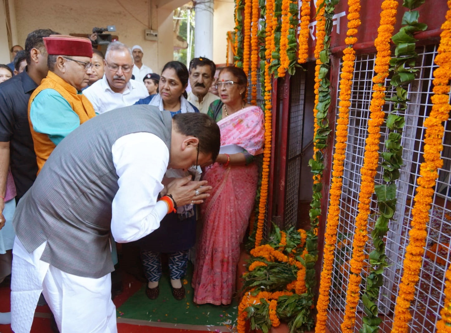 मुख्यमंत्री पुष्कर सिंह धामी ने सोमवार को शहीद स्थल कचहरी में उत्तराखण्ड राज्य आन्दोलनकारी शहीदों को श्रद्धांजलि अर्पित की