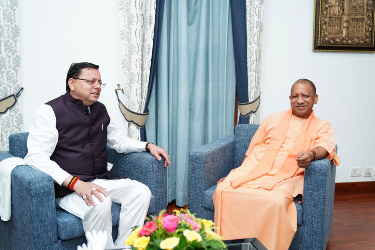 उत्तर प्रदेश के लोकप्रिय मुख्यमंत्री योगी आदित्यनाथ जी देवभूमि उत्तराखंड में मौजूद.. योगी धामी ने किया कही विभिन्न समसामयिक विषयों पर विचार विमर्श…