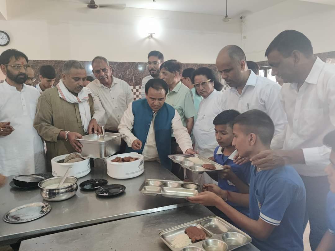 राज्य सरकार ने प्रदेश के विद्यालयों में दिये जा रहे मिड-डे मीड में भी मोटे अनाजों को शामिल किया है, जिससे छात्र- छात्राओं को पौष्टिक आहार मिल रहा है