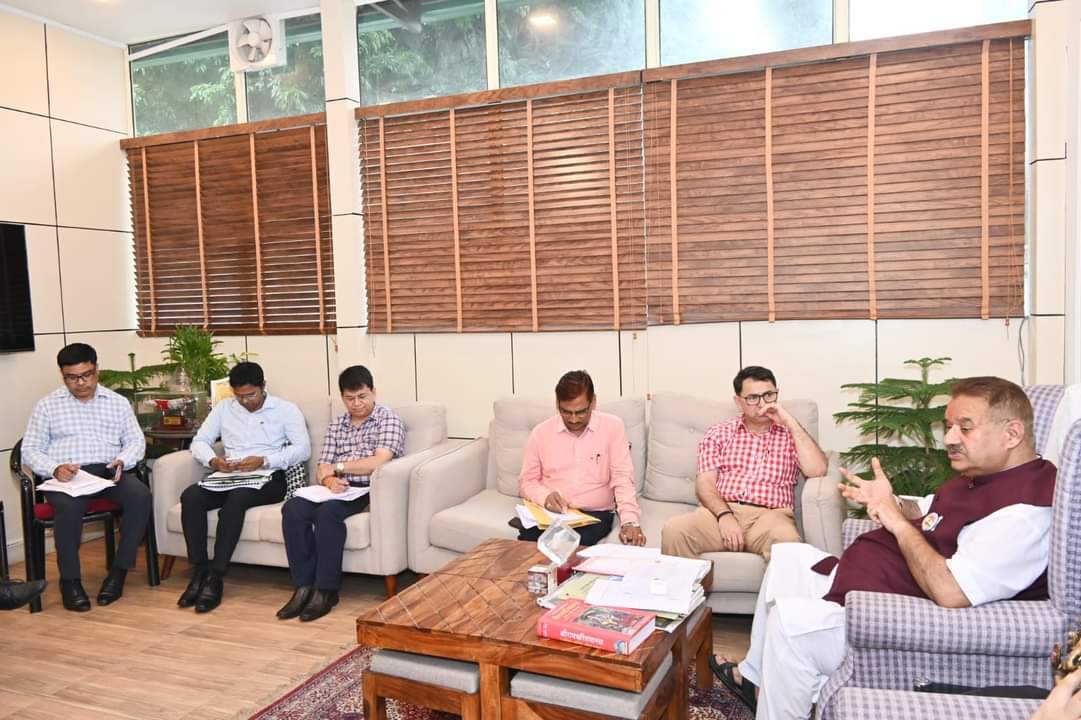 धामी सरकार ने प्रदेश में अति सघन बागवानी द्वारा अगले 8 वर्षों में प्रदेश में सेब के व्यवसाय को रु. 200 करोड़ से बढ़ाकर रु. 2000 करोड़ करने के लिए रु. 808.79 करोड़ का बजट स्वीकृत किया है