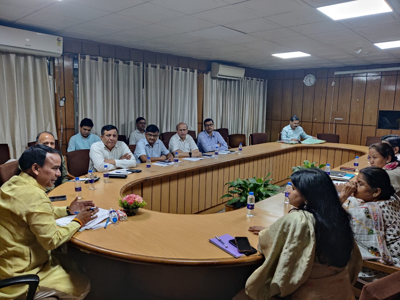 बोर्ड परीक्षाओं की तैयारियों में अभी से जुटें अधिकारीः डॉ. धन सिंह रावत