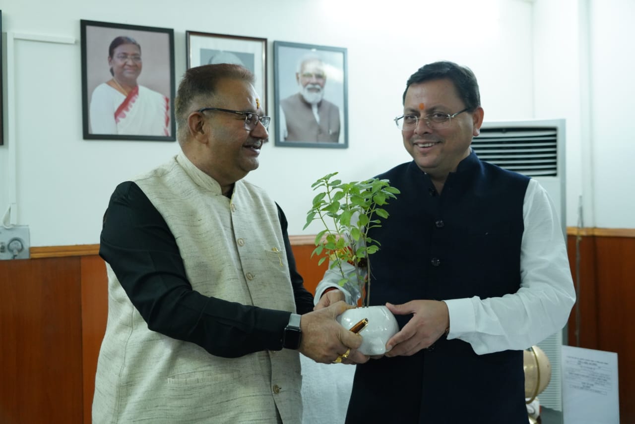 मंत्री गणेश जोशी ने मुख्यमंत्री धामी से की मुलाकात, जॉर्ज एवरेस्ट में प्रवेश शुल्क संशोधित करने का किया आग्रह