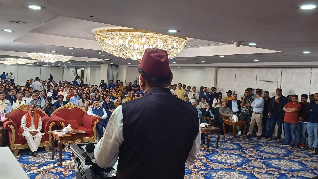 अपने संबोधन में मुख्यमंत्री धामी ने प्रवासी उत्तराखंडियों को साल में एक बार उत्तराखंड आकर अपनी जड़ों को जानने का बोध भी कराया
