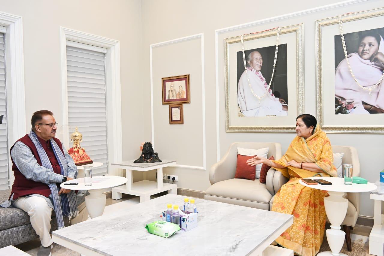 कृषि मंत्री गणेश जोशी ने माता मंगला से भेंट कर गढ़वाल और कुमाऊं के लिए दो रेफ्रिजरेटड वाहन का किया अनुरोध