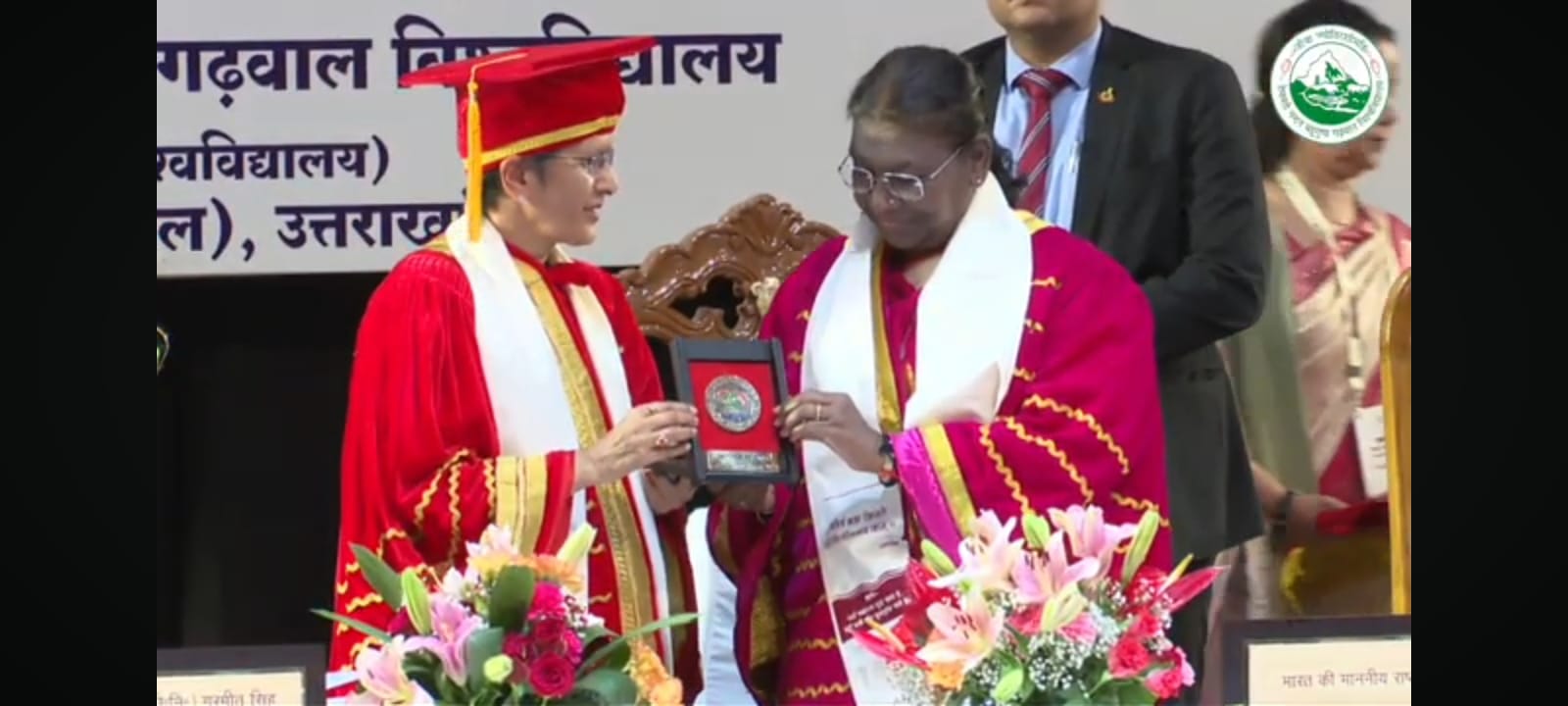 राष्ट्रपति ने स्थानीय सरकार द्वारा रोजगार और स्वरोजगार के क्षेत्र में किये जा रहे प्रयासों की भी सराहना की।