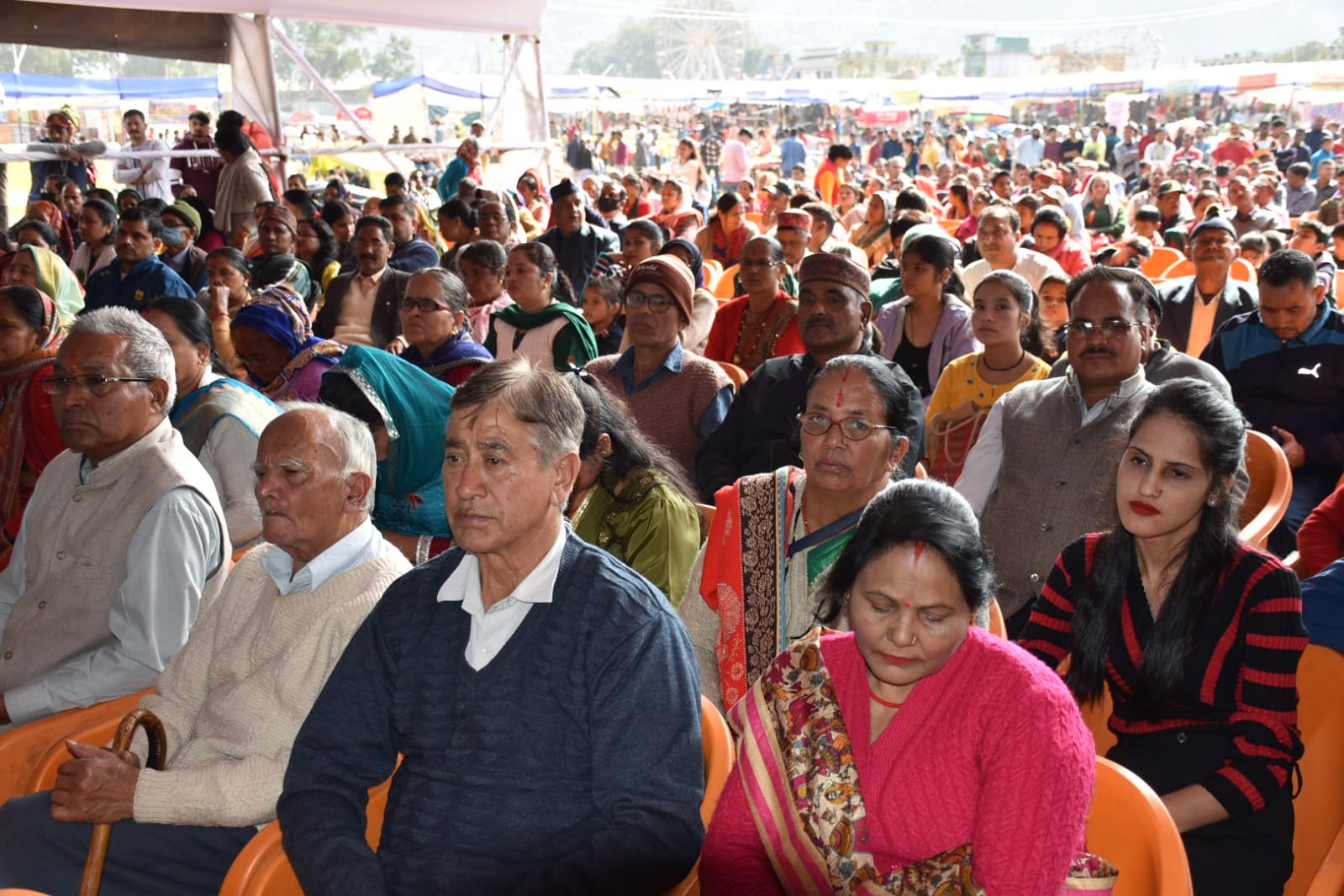 मेले में पारम्परिक पहाड़ी संस्कृति से सजा पांडाल बना आकर्षण का केन्द्र गौचर मेले के पहले दिन ईष्ट रावल देवता की पूजा के साथ स्कूली बच्चों ने निकाली प्रभात फेरी