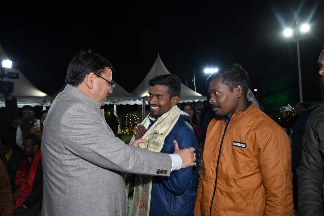 श्रमिकों के परिजनों ने कहा, धन्यवाद साहब ,आपके द्वारा दिया गया यह प्यार और सम्मान नहीं भूलेंगे जीवन भर…