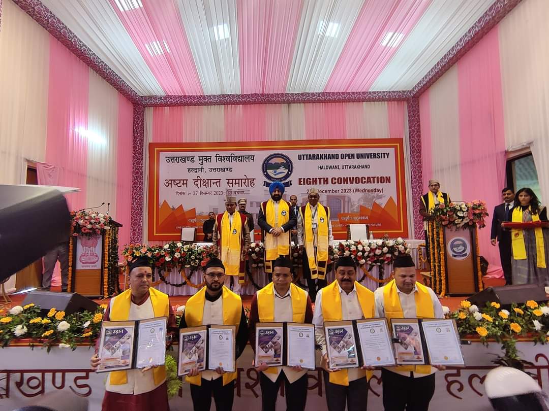 मुक्त विवि के दीक्षांत समारोह में मेधावियों को मिले मेडल