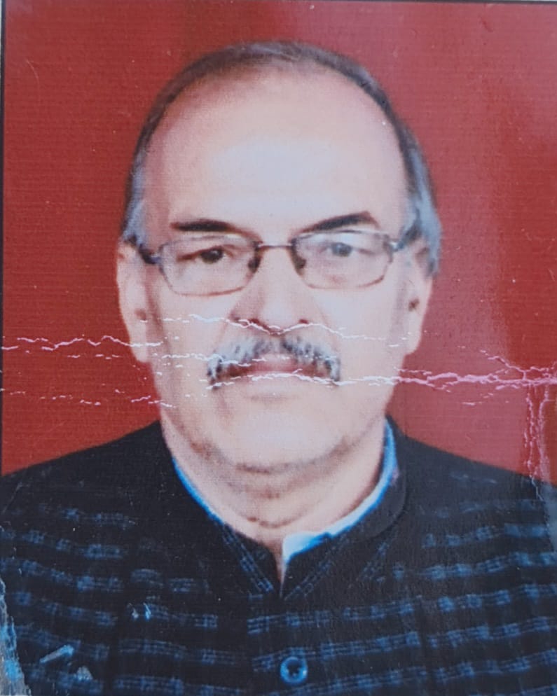 गमगीन माहौल में बदल दिया। डोईवाला सौंग नदी के किनारे स्व. ताराचंद जी का अंतिम संस्कार किया गया। उनके पुत्र अभिषेक अग्रवाल ने मुखाग्नि दी