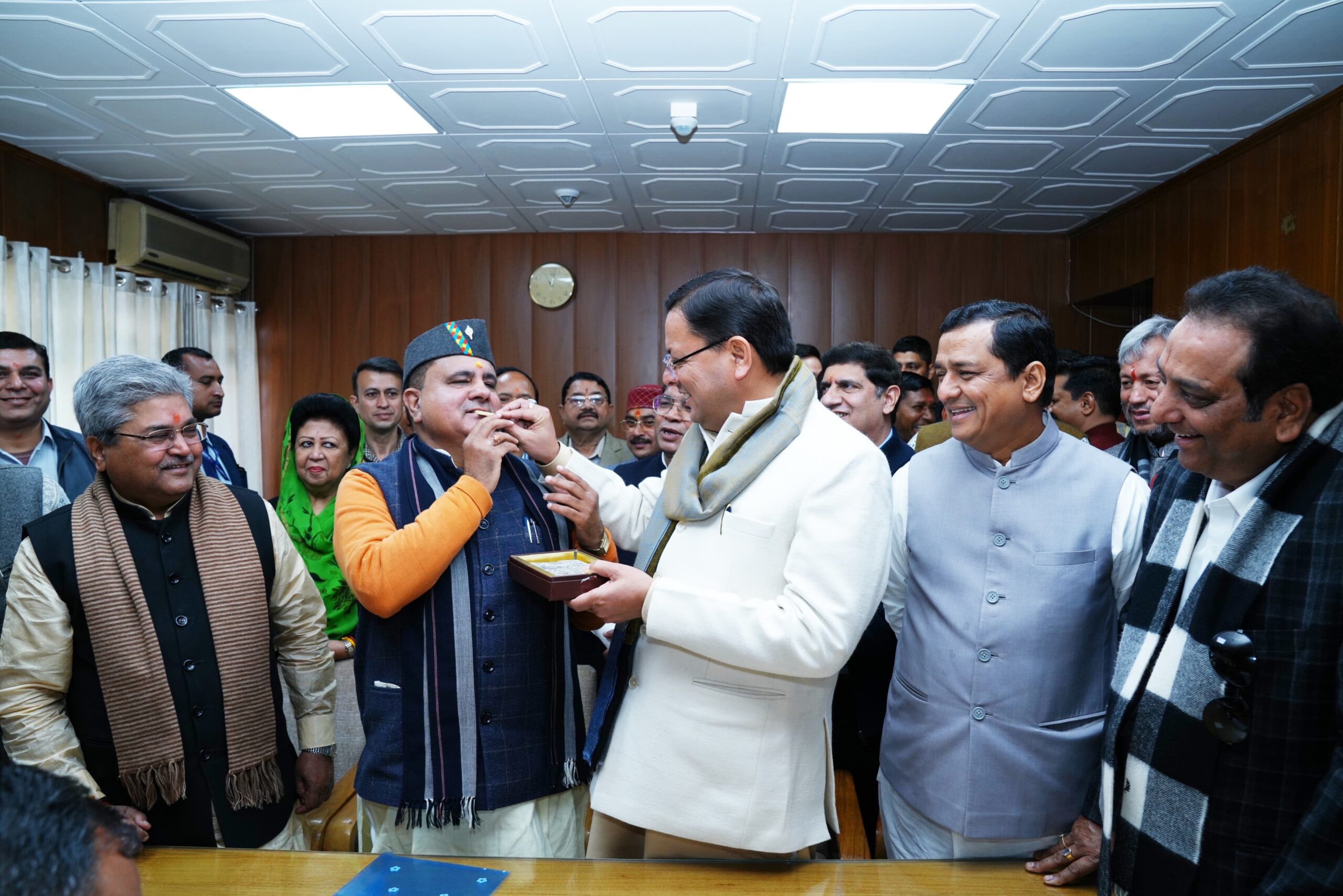 मुख्यमंत्री धामी ने उम्मीद जताई कि वे केंद्र से राज्य के समन्वय को और अधिक बेहतर करने में महेंद्र भट्ट मददगार साबित होंगे