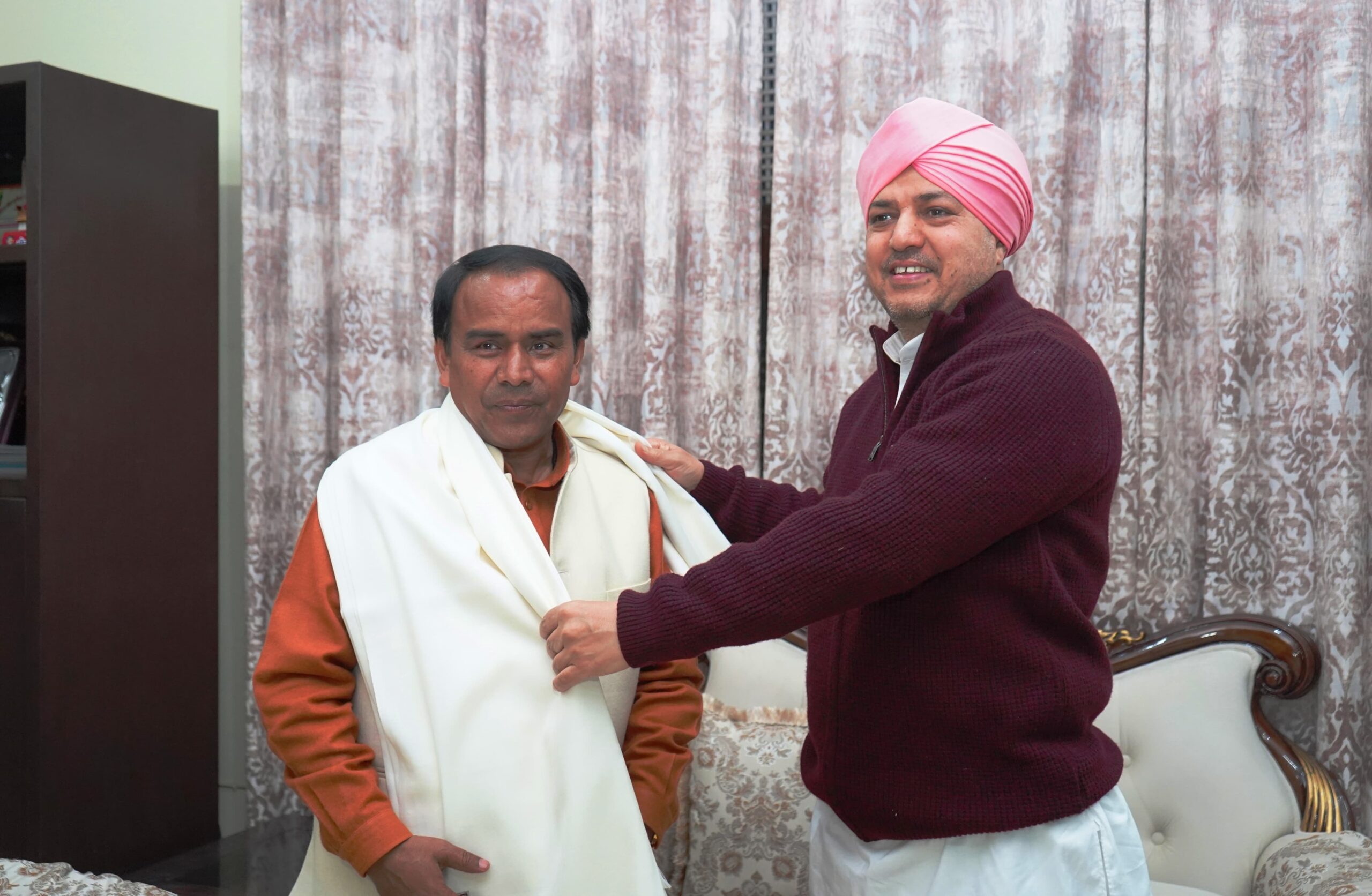स्वास्थ्य मंत्री ने आशा व्यक्त की कि भविष्य में भी श्री महंत इन्दिरेश अस्पताल, एसजीआरआर एजुकेशन मिशन व श्री गुरु राम राय विश्वविद्यालय इसी प्रकार जन हित से जुड़े उल्लेखनीय कार्य करते रहेंगे